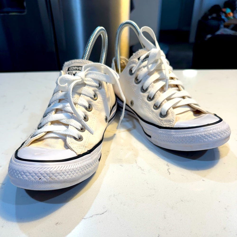 Converse All Star lace up Low Top Sneakers – Size 7 – Classic White